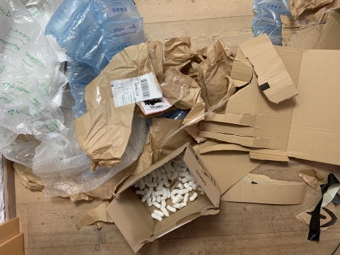 Verpackung Verpackung mikrofoniert